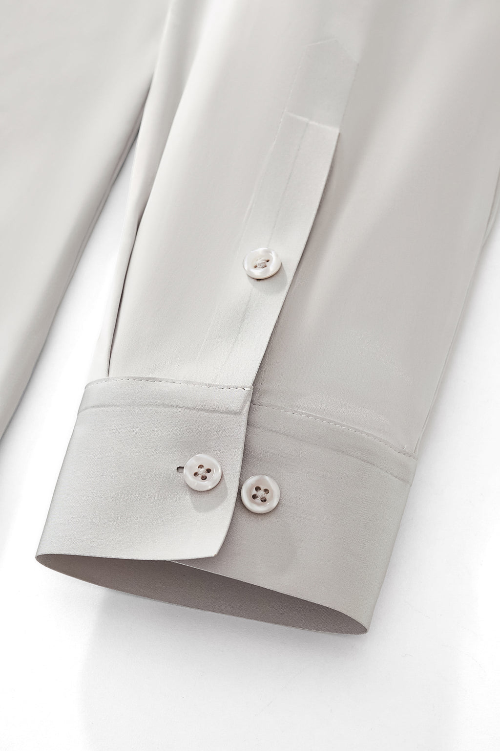SIGNATURE SATIN STITCHLESS LS Shirt SILVER
