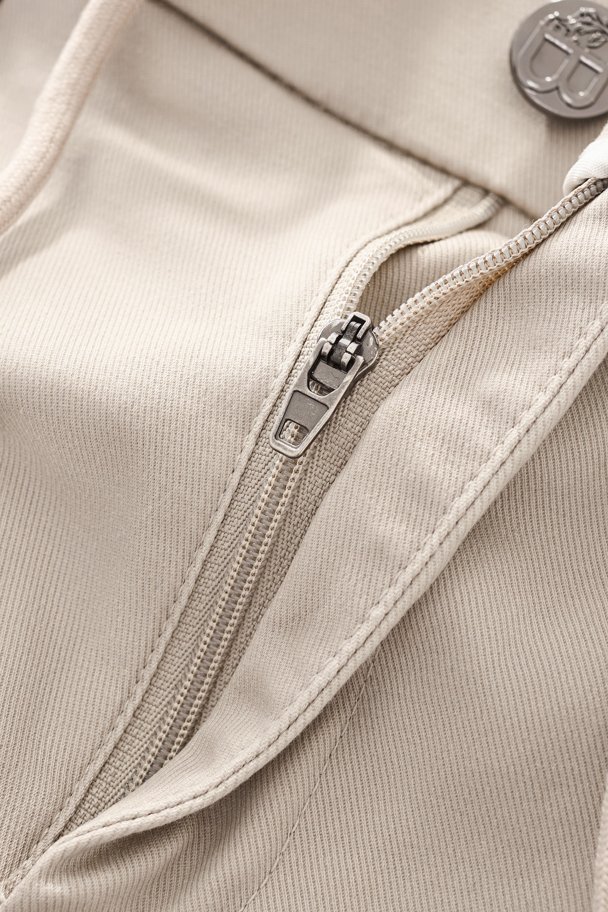 Apex Drawstring Stretch Shorts BEIGE