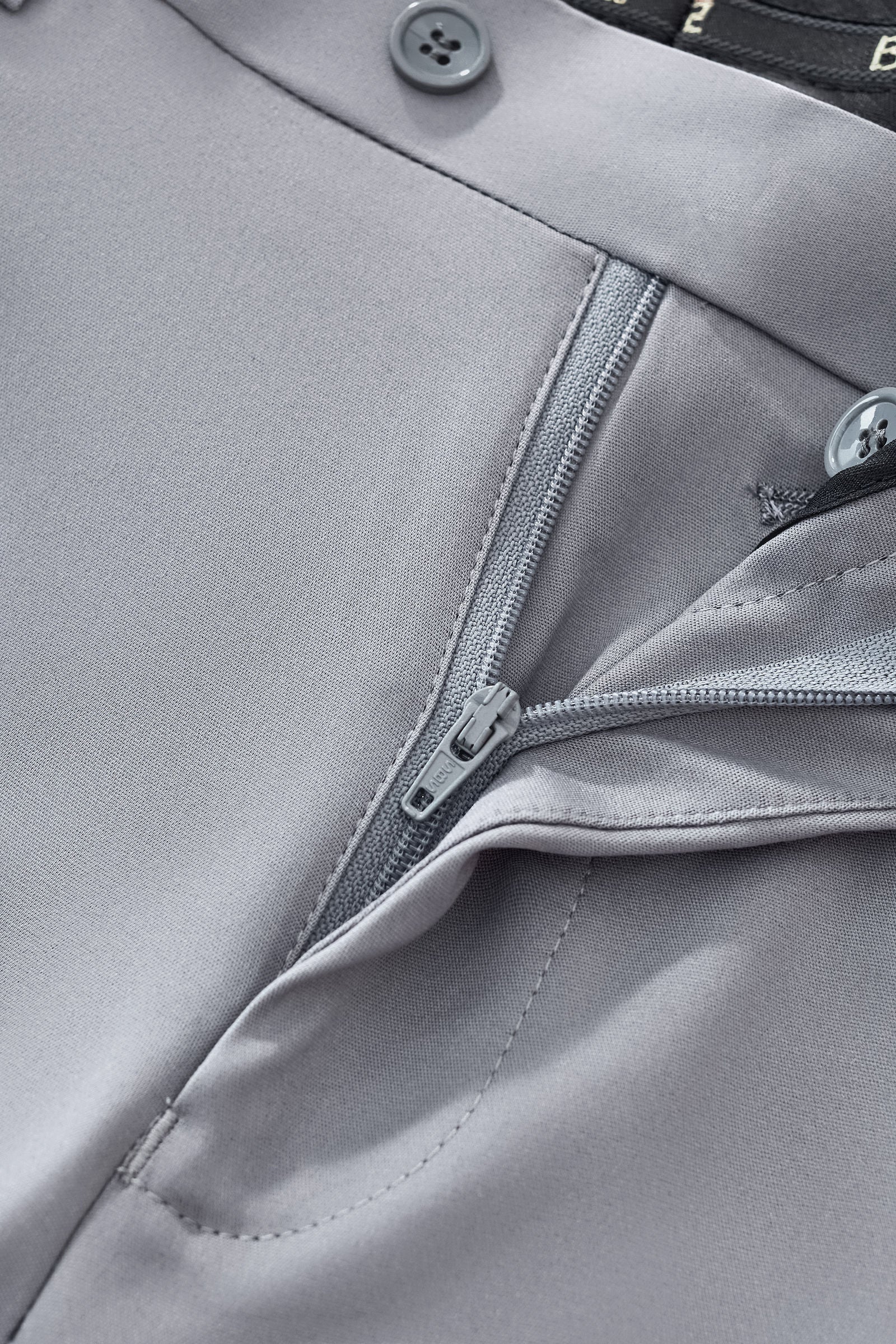 ESSENCE SIGNATURE SUIT GREY