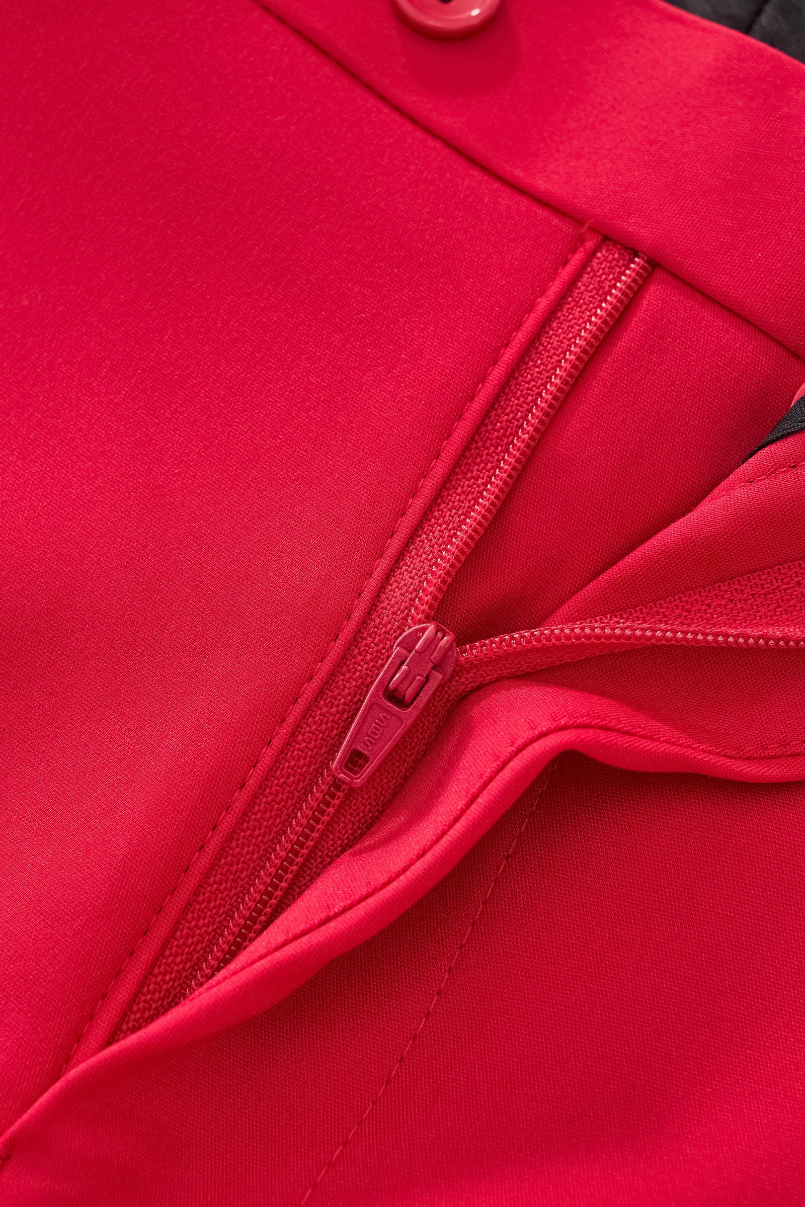 ESSENCE SIGNATURE SUIT RED