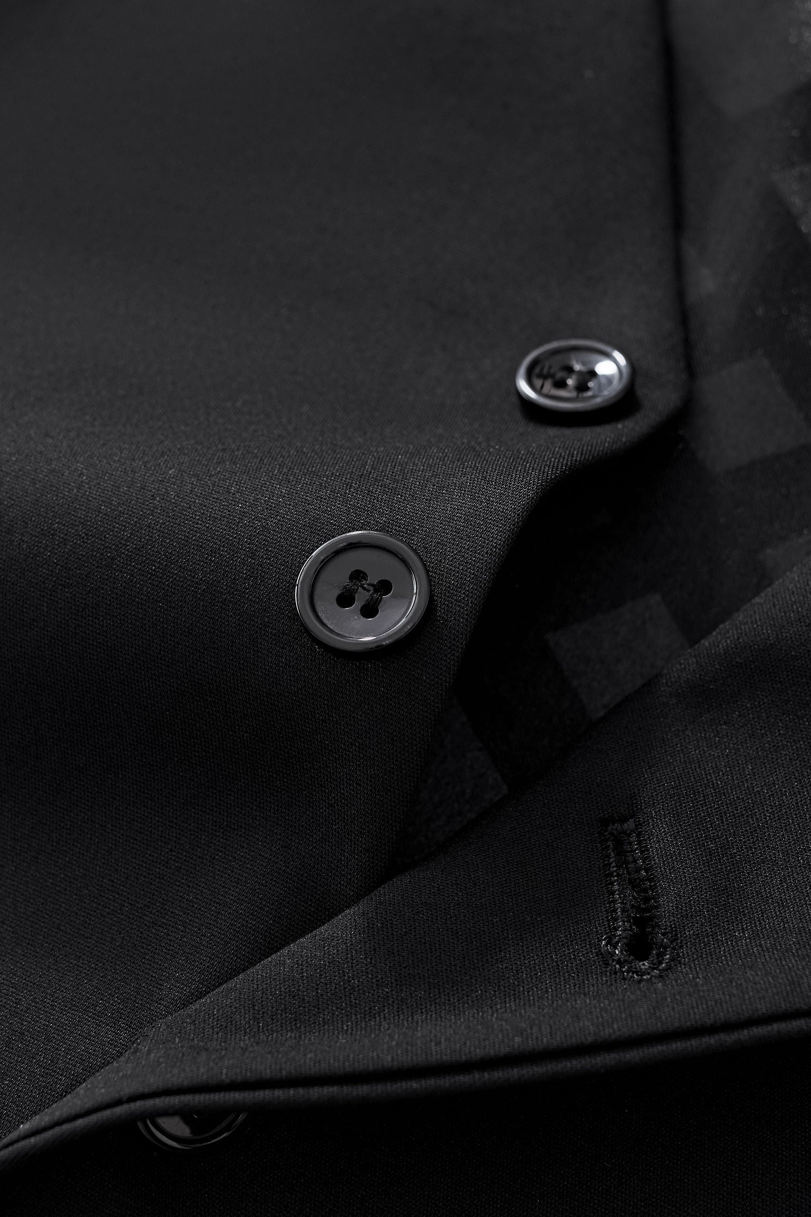 ESSENCE SIGNATURE VEST BLACK
