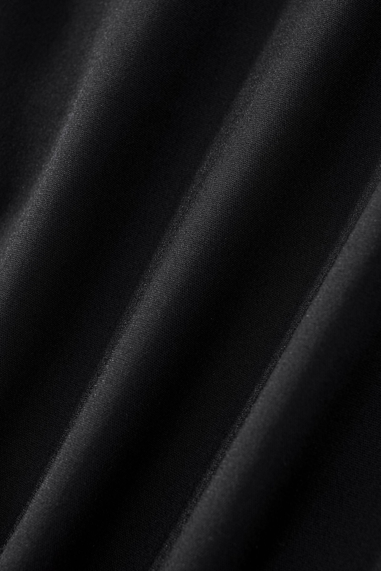 ESSENCE SIGNATURE VEST BLACK