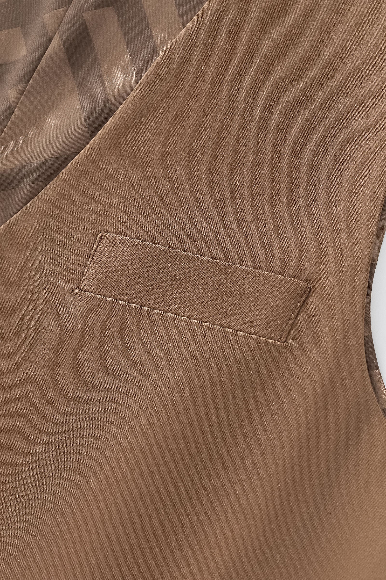 ESSENCE SIGNATURE VEST COFFEE