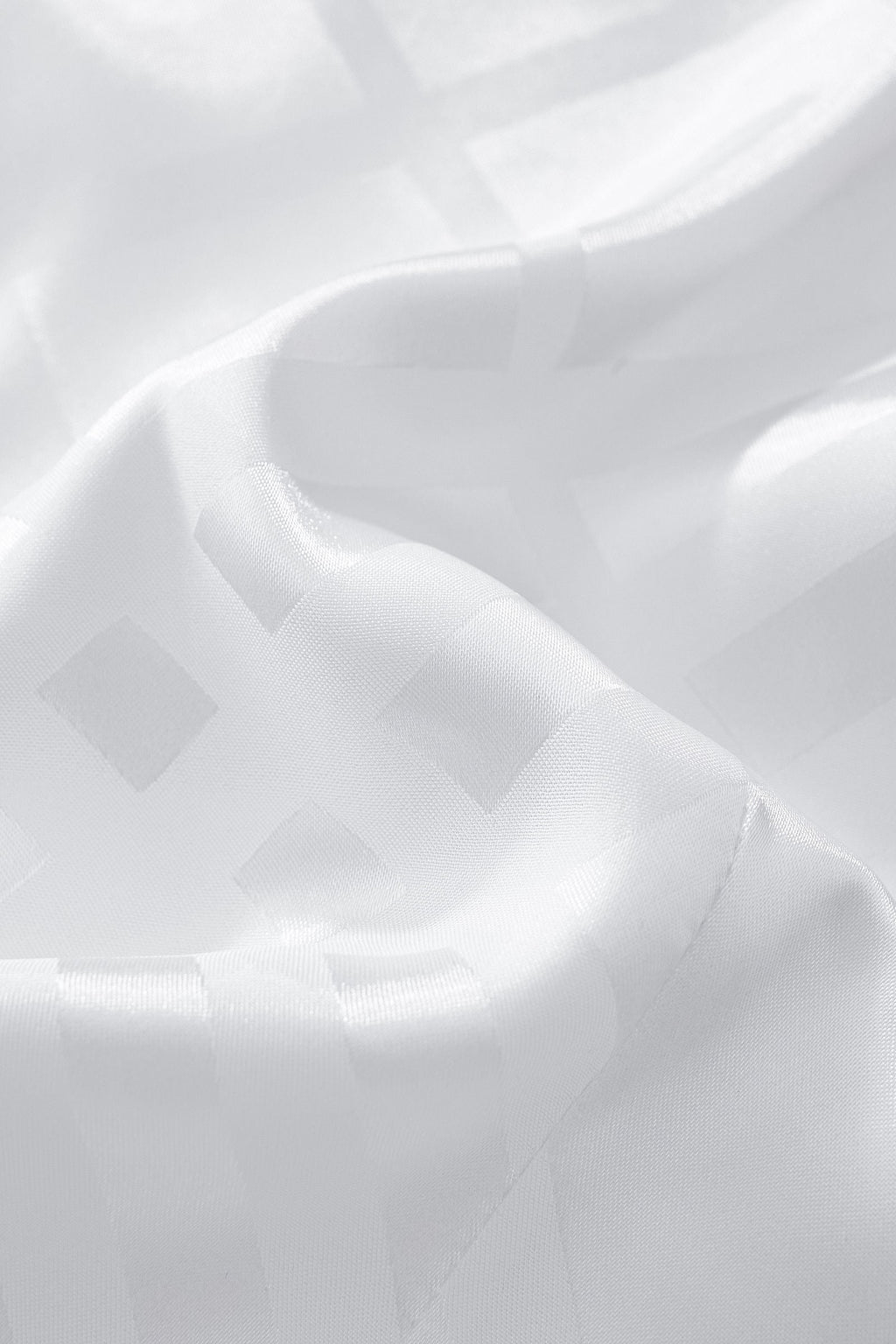 ESSENCE SIGNATURE VEST WHITE