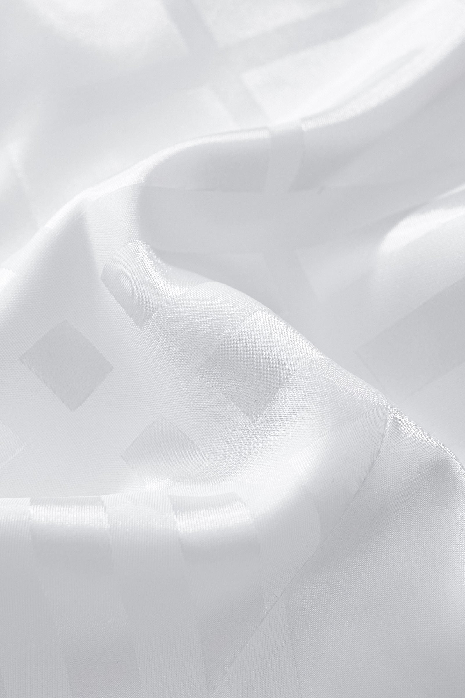 ESSENCE SIGNATURE VEST WHITE