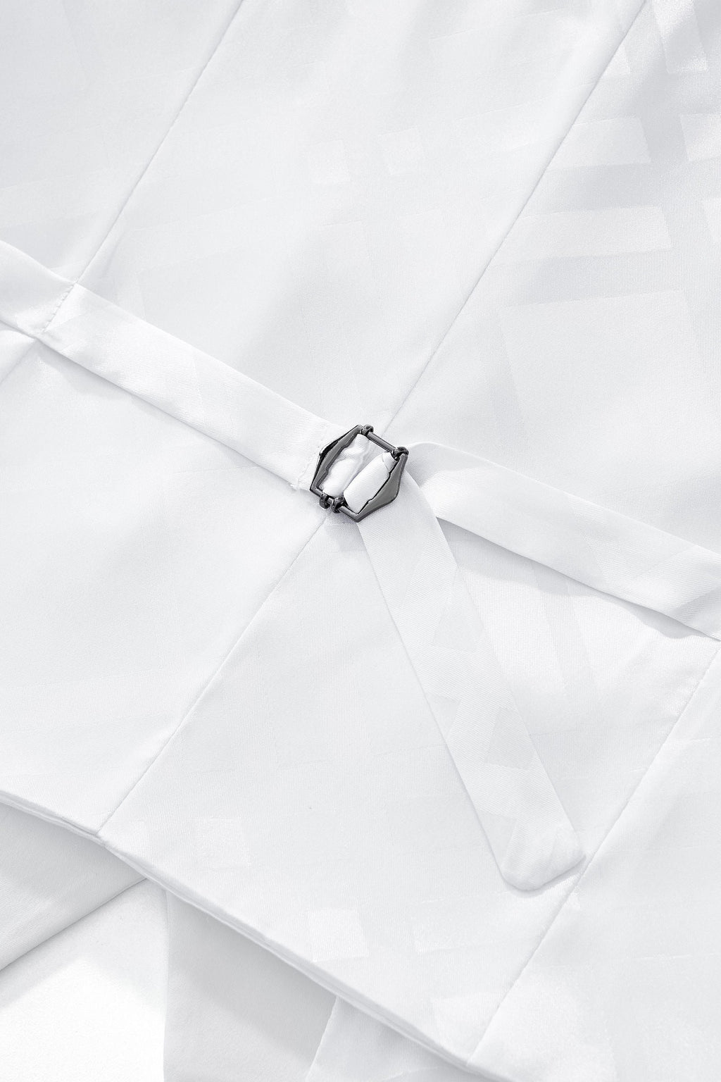ESSENCE SIGNATURE VEST WHITE